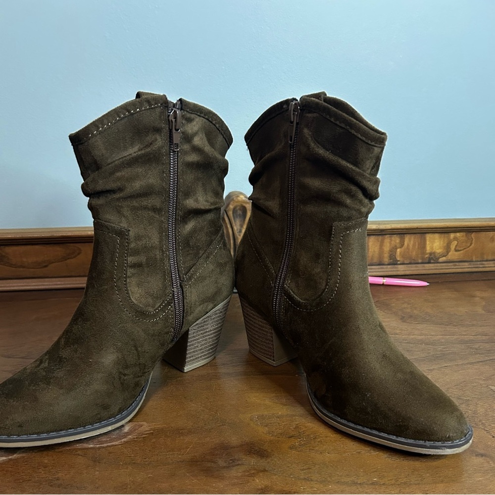 Dominique Nicole Dark Brown Faux Suede Slouch Ankle Booties, Size 7.5 - Picture 7 of 11